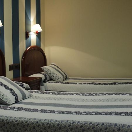 Hostal Ana Belen Madrid Luaran gambar