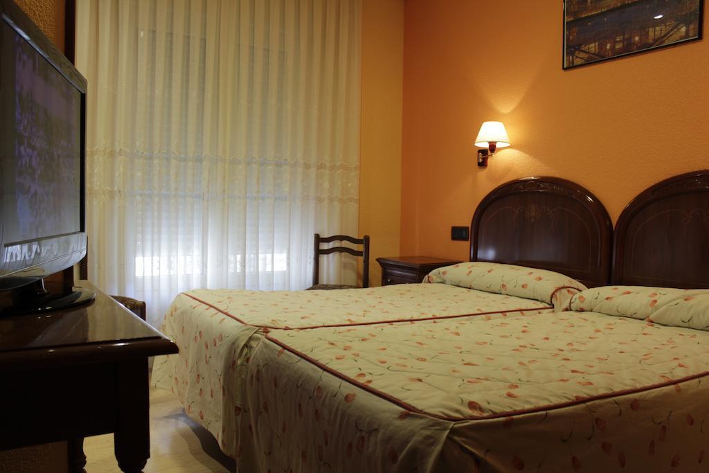 Hostal Ana Belen Madrid Luaran gambar