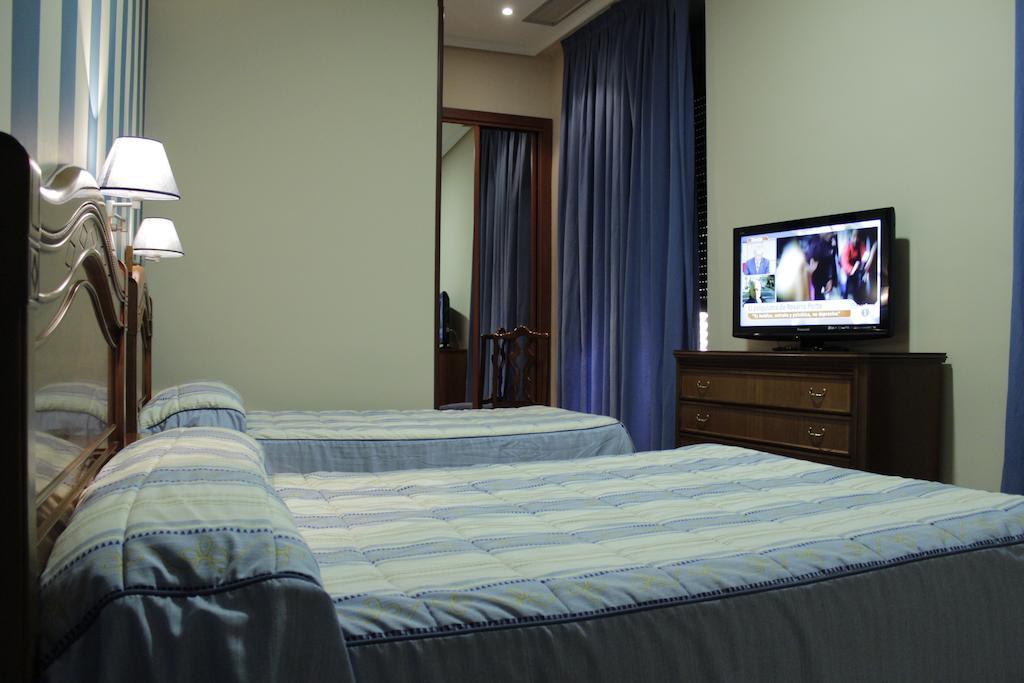 Hostal Ana Belen Madrid Luaran gambar