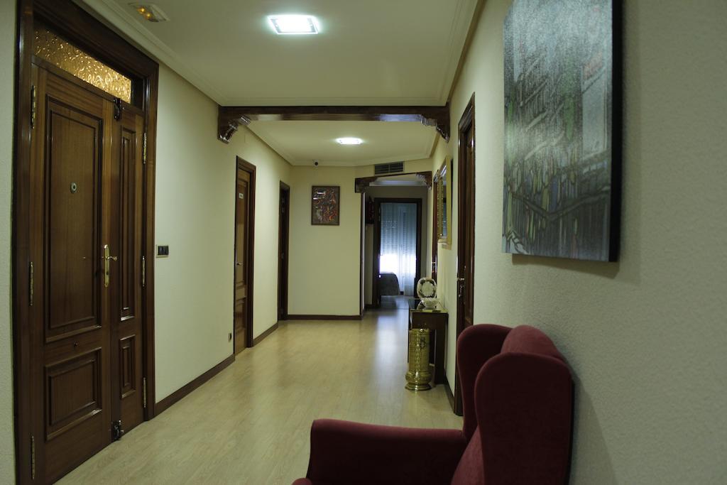 Hostal Ana Belen Madrid Luaran gambar