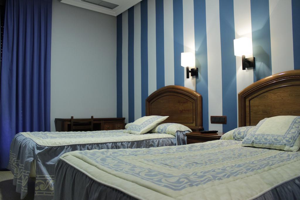 Hostal Ana Belen Madrid Luaran gambar