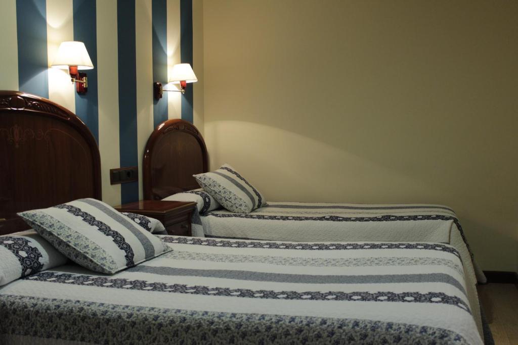 Hostal Ana Belen Madrid Luaran gambar