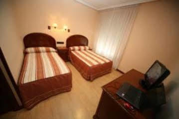 Hostal Ana Belen Madrid Luaran gambar